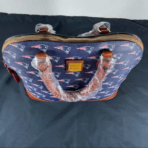 Patriots Domed NFL Crossbody Zip Satchel - Picture 2 of 8